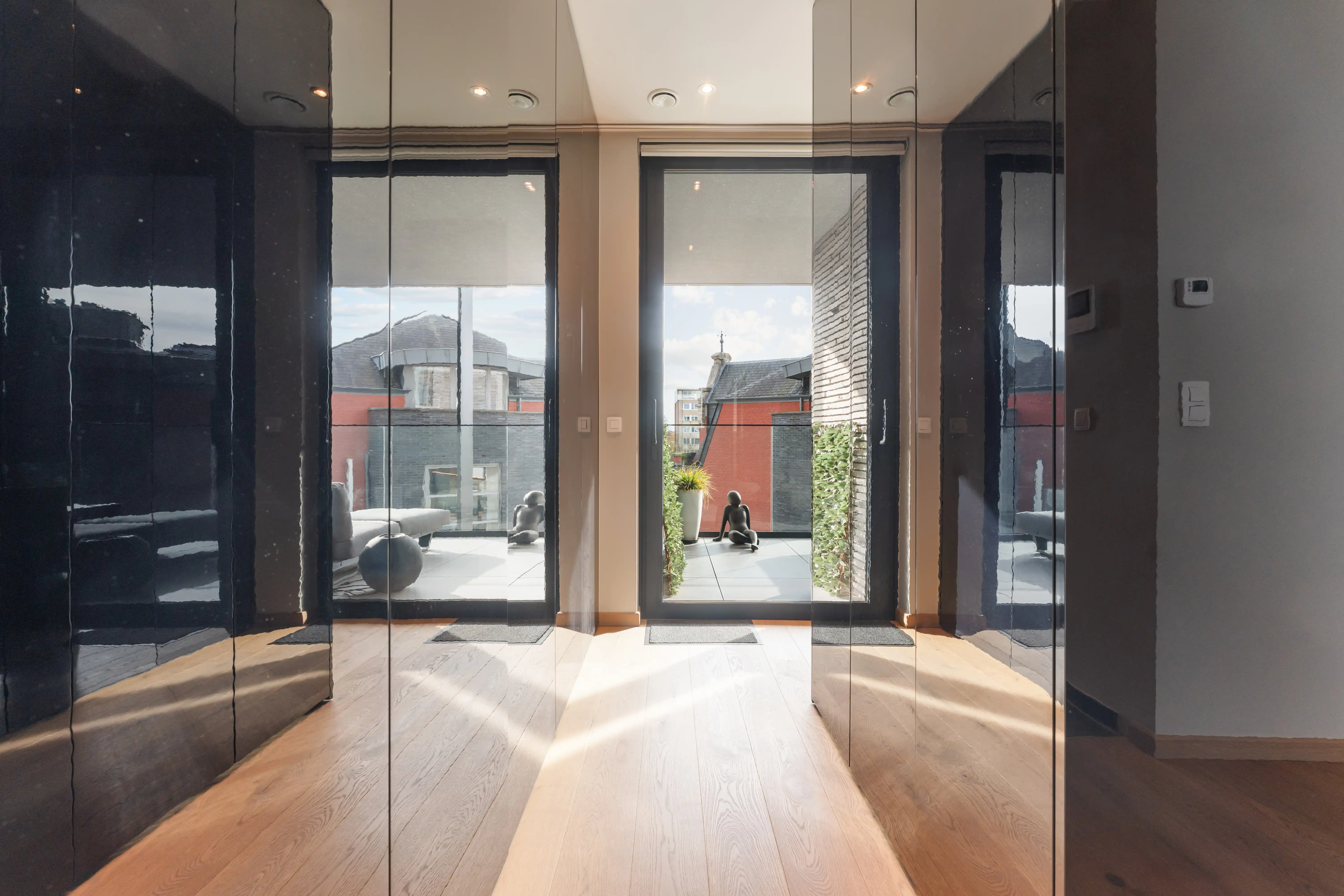 Luxueus afgewerkt appartement (2 terrassen + parking) foto 10