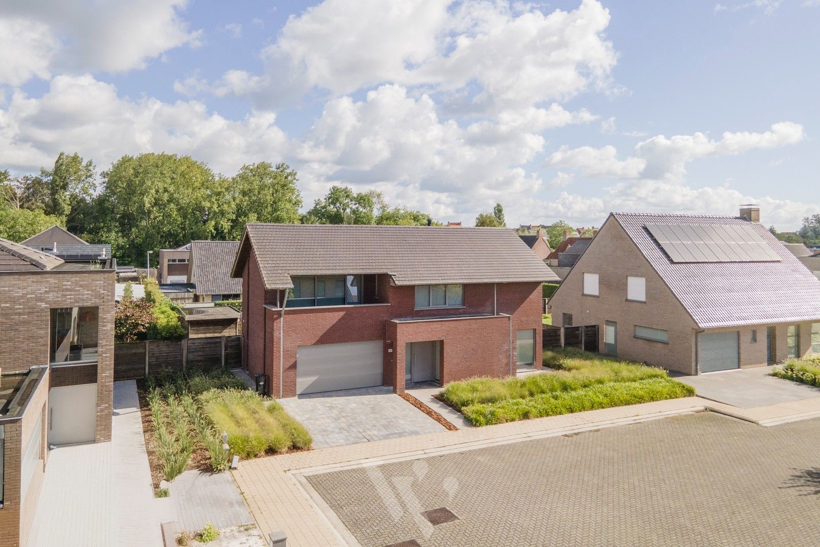 Nieuwbouwwoning met 4slpks, tuin en garage, in doodlopende straat. foto 3