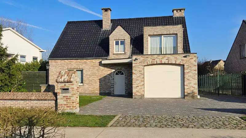 Villa van circa 220m² met 4 slaapkamers op 7 are 90 ca foto {{pictureIndex}}