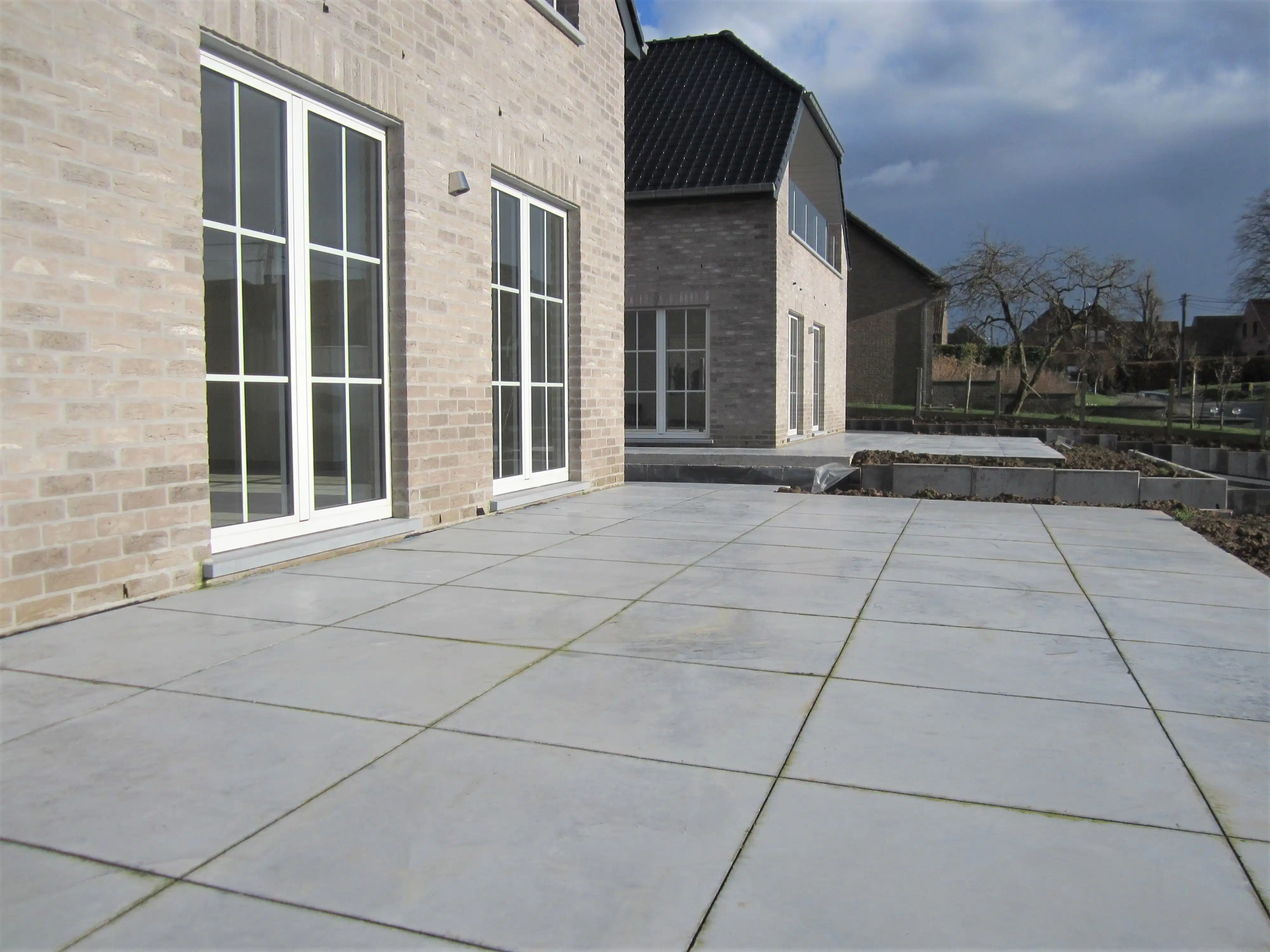 Prachtige halfopen pastoriewoning van 160m² met zuidgericht terras v 31m², balkon, zonnepanelen en drie staanplaatsen.  foto 5