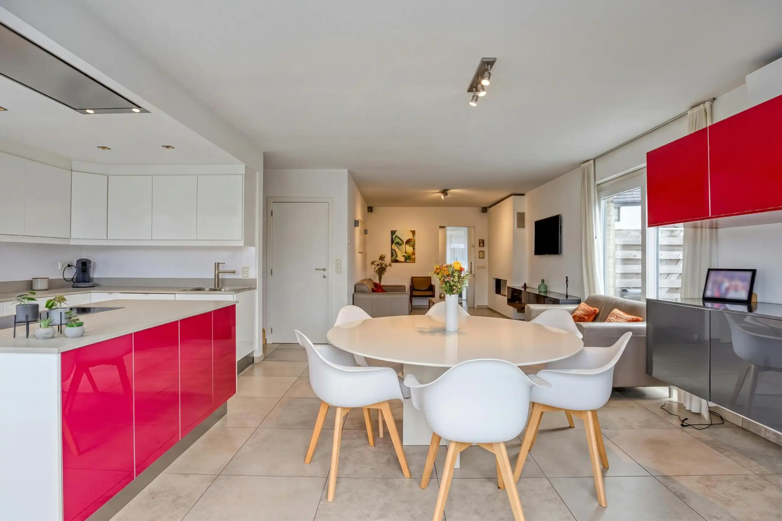 Afgewerkt huis te koop in Ieper met 3 kamers, tuin en garage foto 17