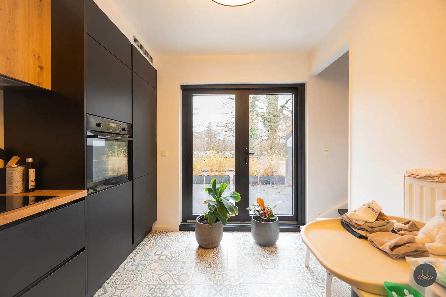 Gerenoveerde en energiezuinige woning met tuin en terrassen foto 12