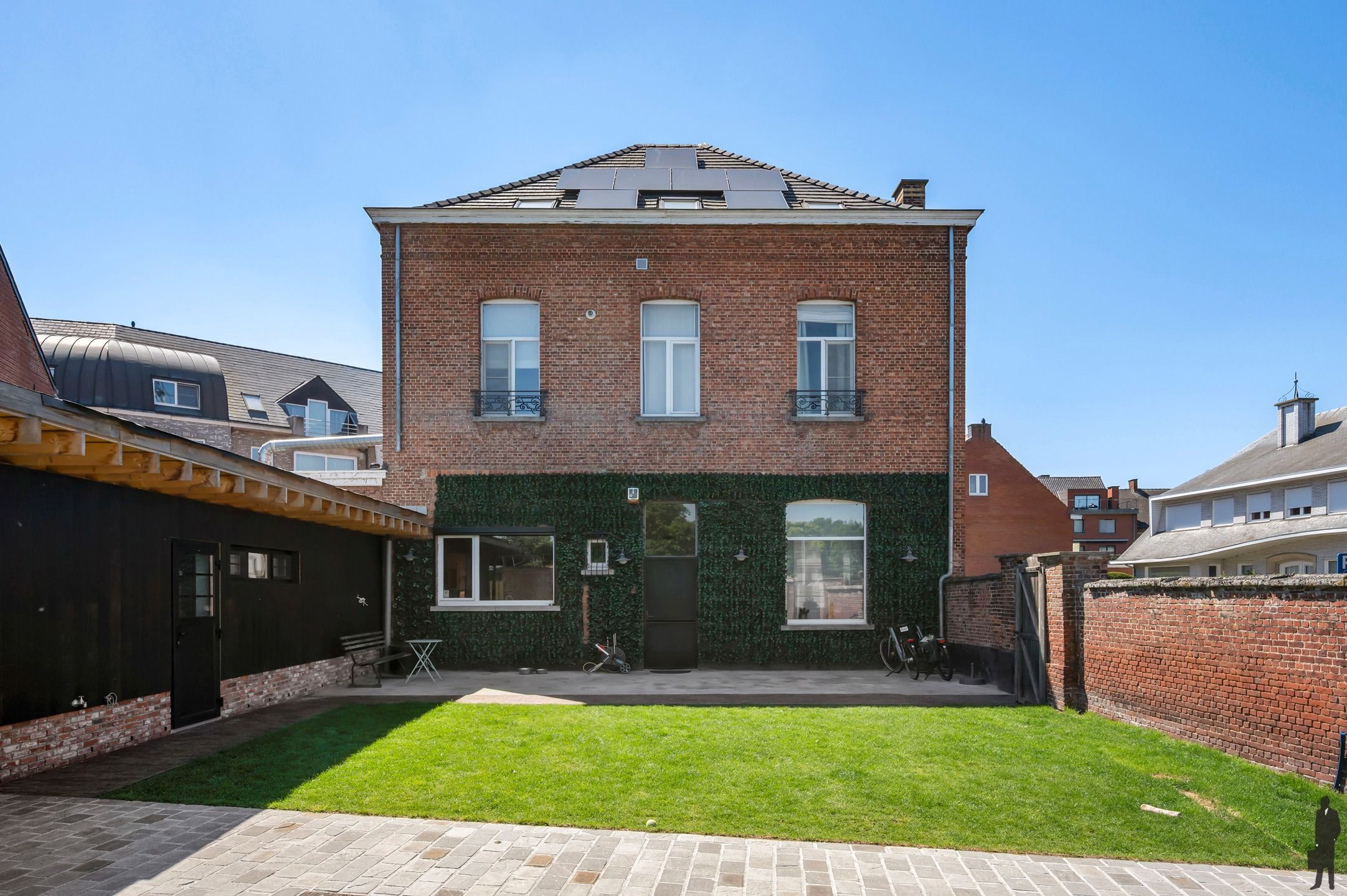 Karaktervol herenhuis met handelsruimte en 6 slaapkamers. foto 33