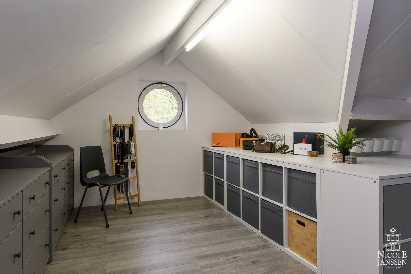 Instapklaar landhuis met tuin en interessant bijgebouw foto 25