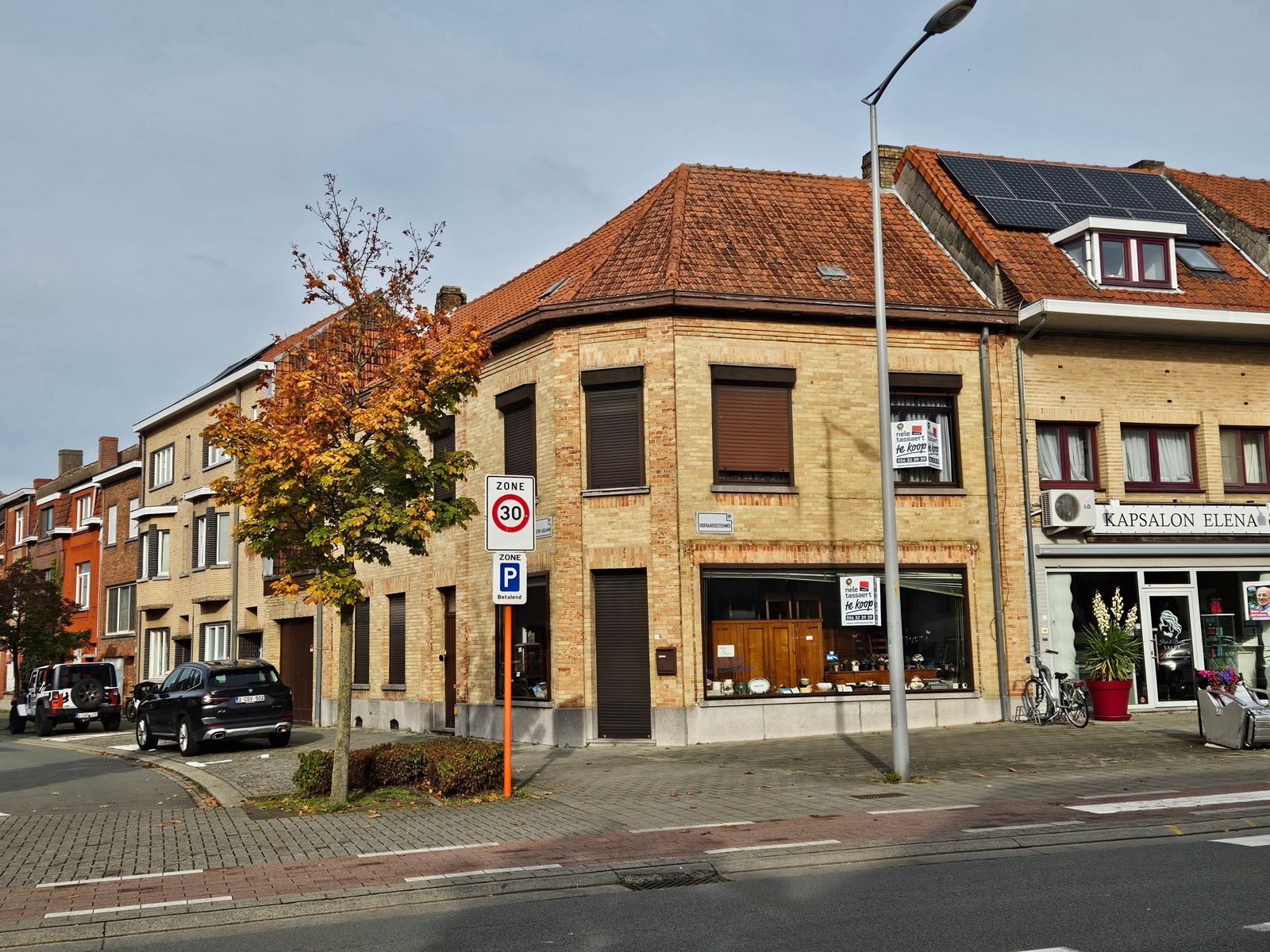 Ruime hoekwoning met grote garage/werkplaats ! foto 3