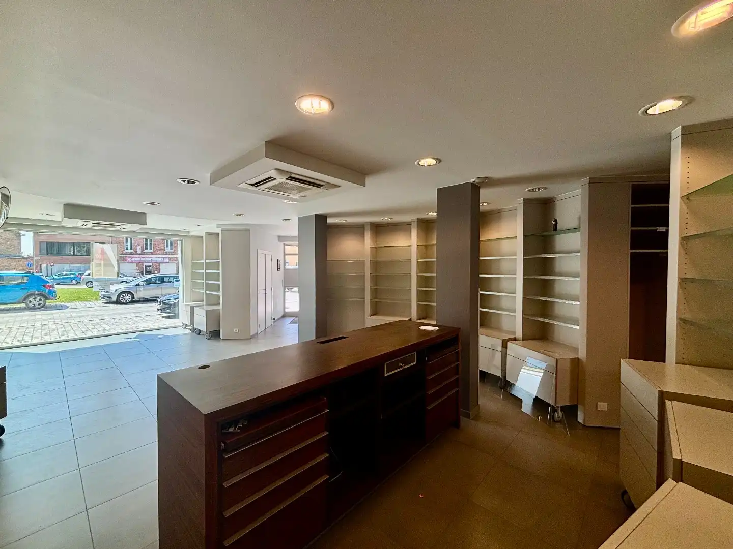 Uniek polyvalent pand in het centrum van Langemark. foto 4