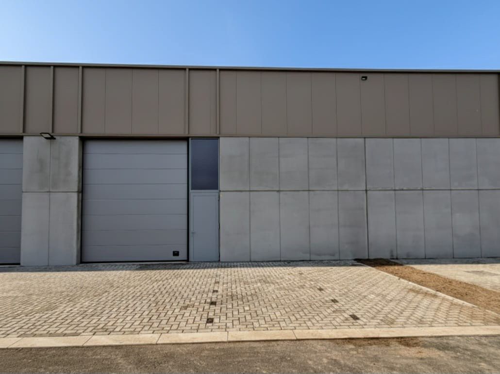 NIEUWBOUW KMO-UNIT TE HUUR VAN 216M² TE TIELT foto {{pictureIndex}}