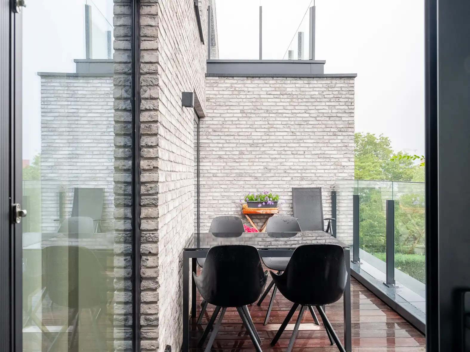 Exclusief recent appartement met terras foto 8