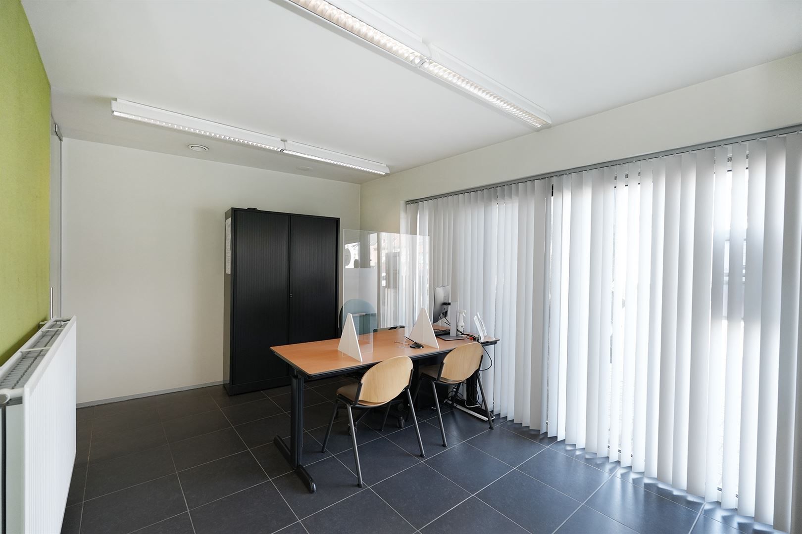 Centraal gelegen handelsglkvl / kantoor met berging! foto 6
