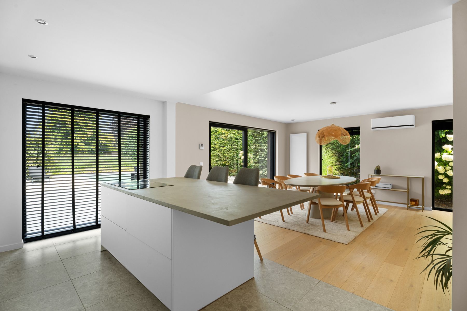 Moderne, riante en luxueuze, villa op gunstige ligging foto 10