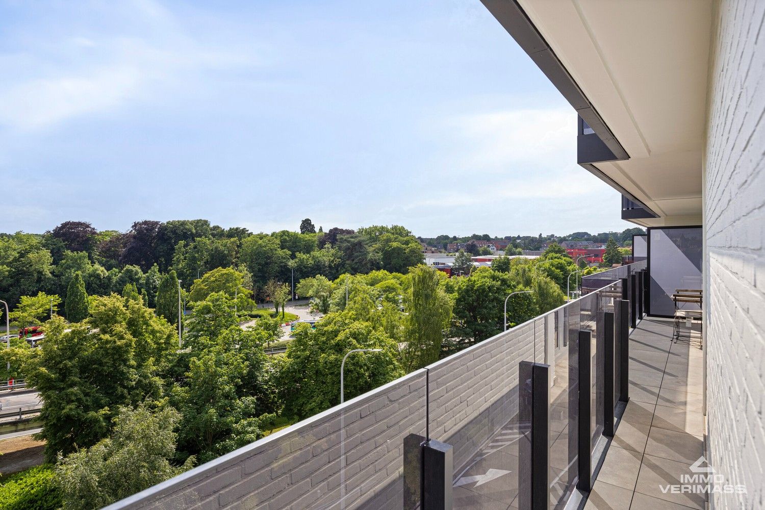 Instapklaar appartement met ruim uitzicht over de omgeving foto 9