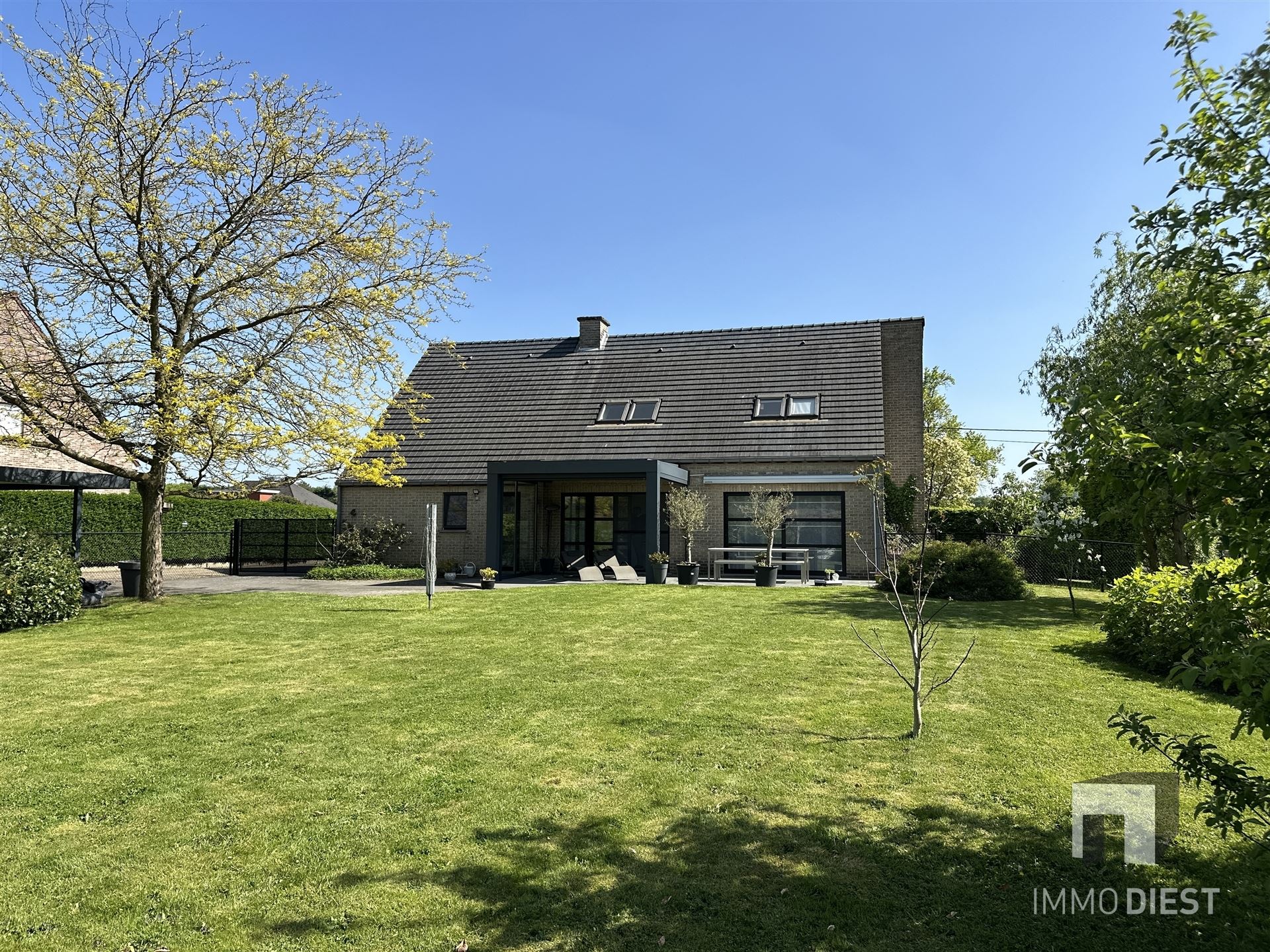 Instapklare woning met zicht op agrarisch gebied - bureau + 3 slpks foto 38
