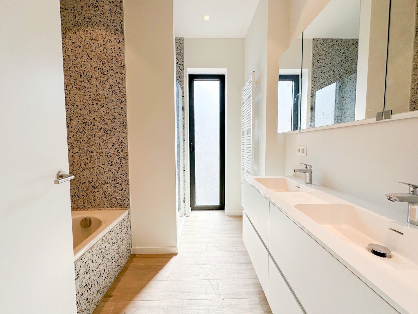 Uniek 2 slaapkamer nieuwbouwappartement te huur in het centrum van Sint-Niklaas foto 5