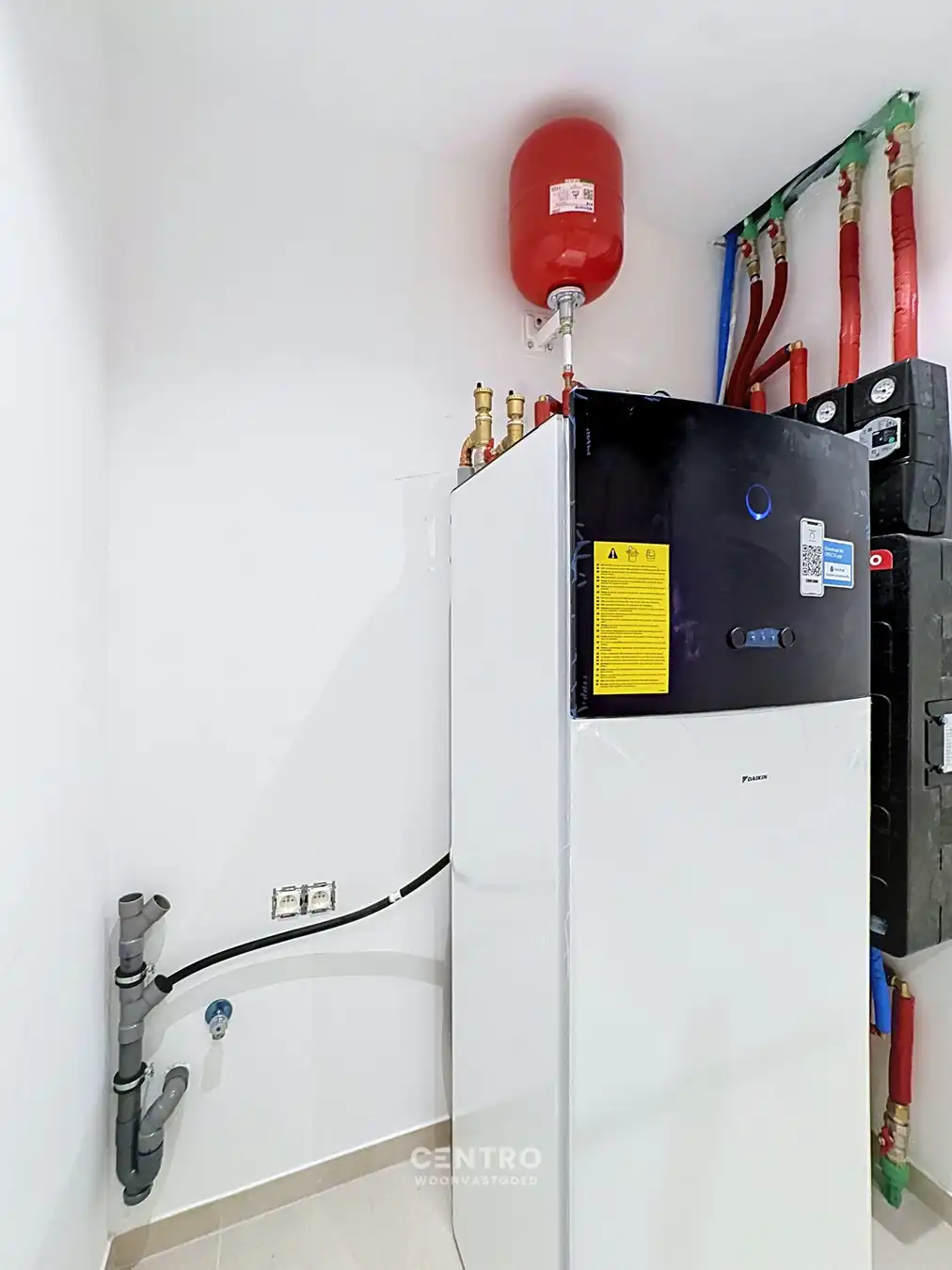 Gerenoveerde woning met 4 slpks, ZUIDger. tuin en ruime garagebox! foto 10