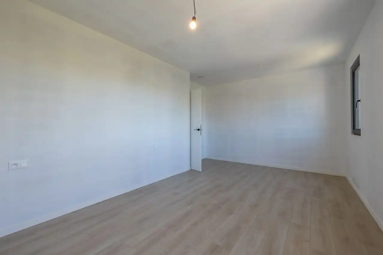 Kwalitatief afgewerkte nieuwbouwwoning met 3 slk. foto 12