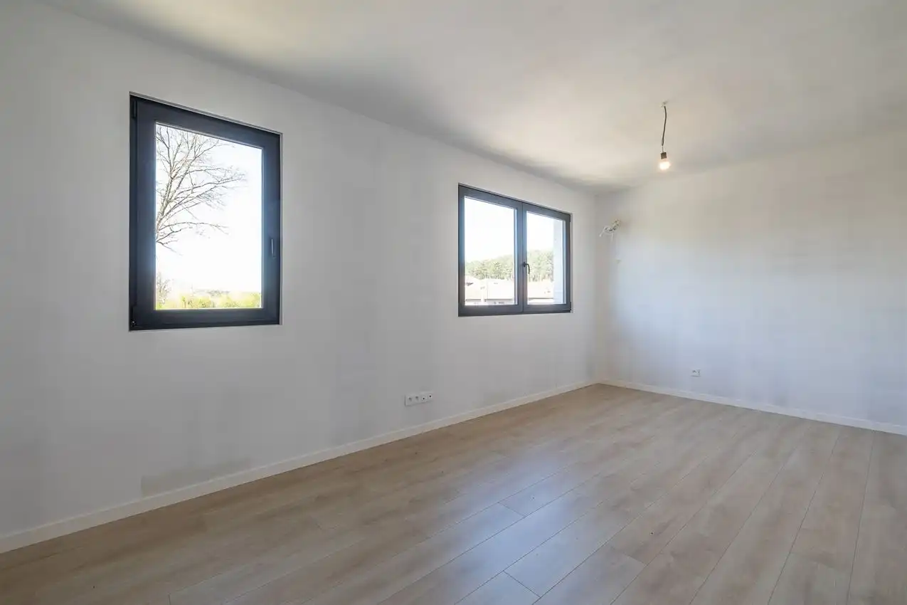 Kwalitatief afgewerkte nieuwbouwwoning met 3 slk. foto 12