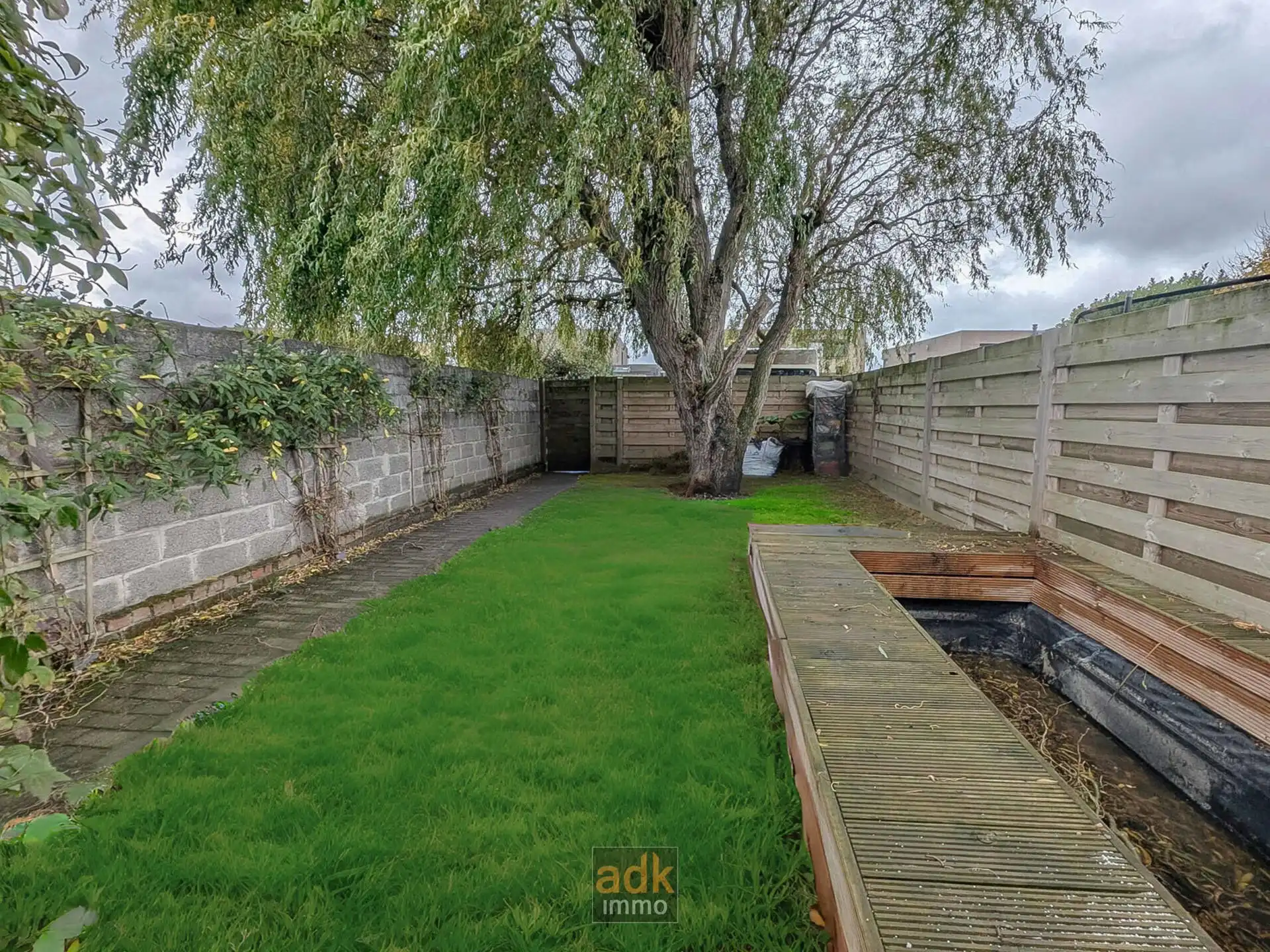 Herenhuis te koop met zuidwest gerichte tuin en parkeerplaats. Vernieuwd dak, nieuwe elektriciteit & nieuwe aardgas-CV foto 3