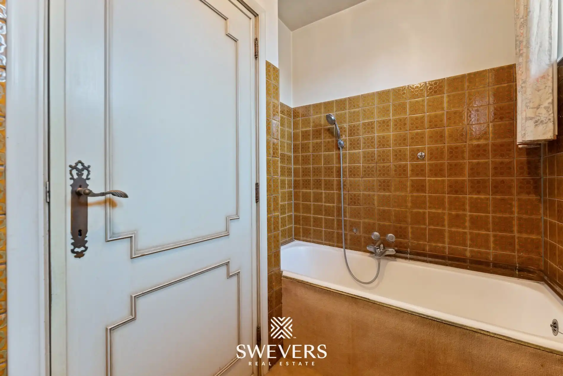 Karaktervolle halfopen bebouwing met uitzonderlijk potentieel en zonnige tuin nabij Hasselt centrum foto 21