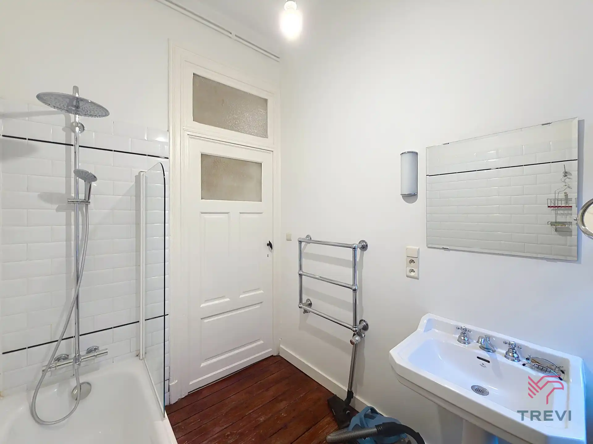 Gemeubileerd appartement met 2 slaapkamers in het centrum van Brussel!   foto 18