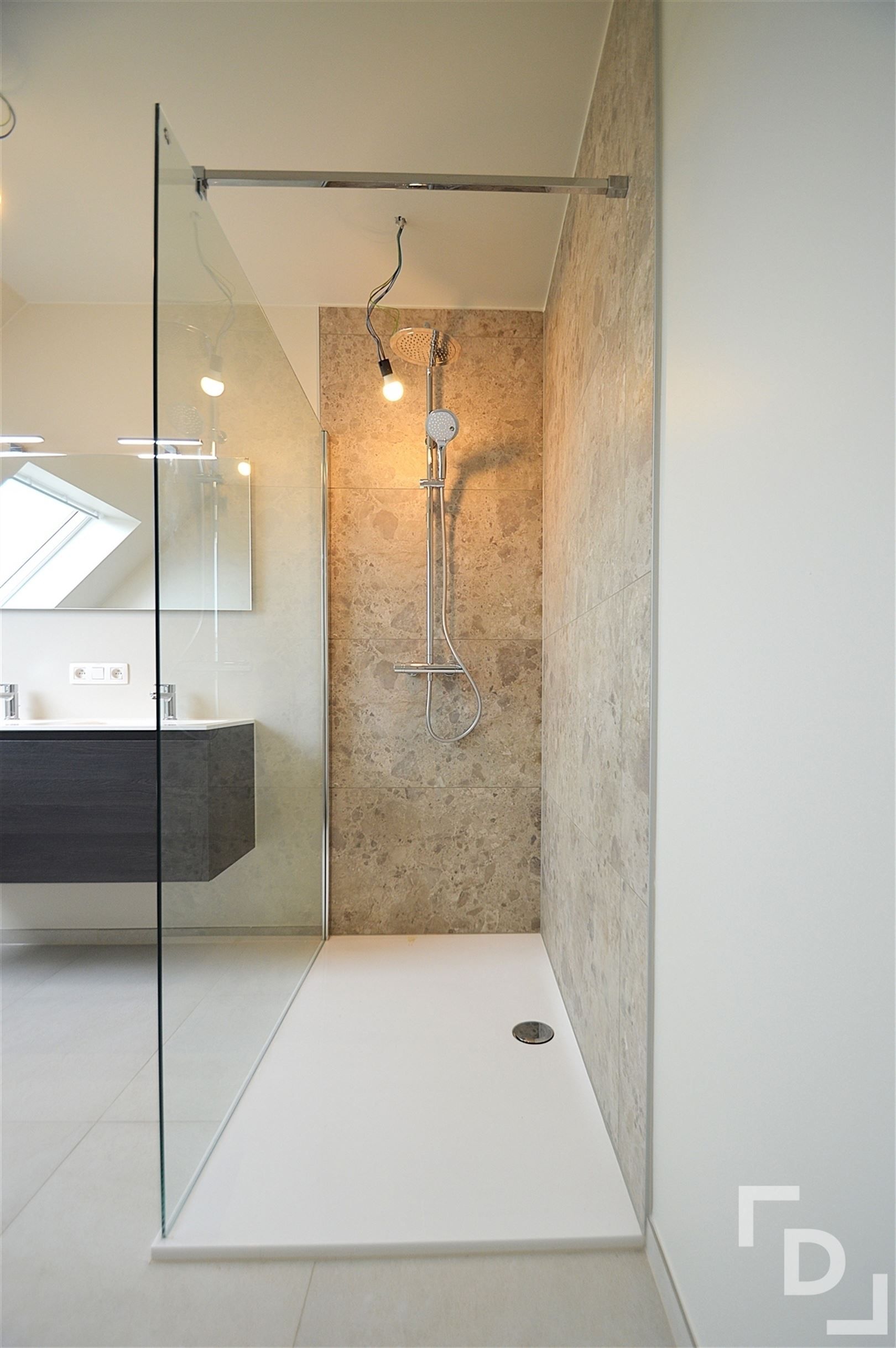 Nieuwbouwwoning met alle comfort in de dorpskern van Poelkapelle. foto 9