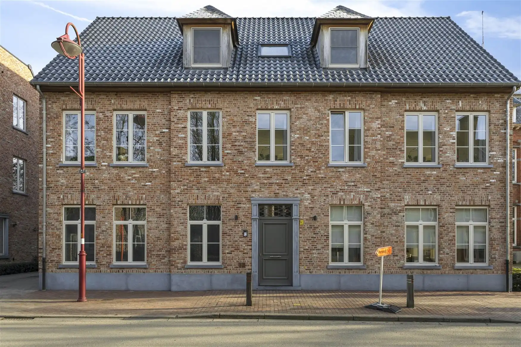 Appartement met terras en autostaanplaats foto {{pictureIndex}}