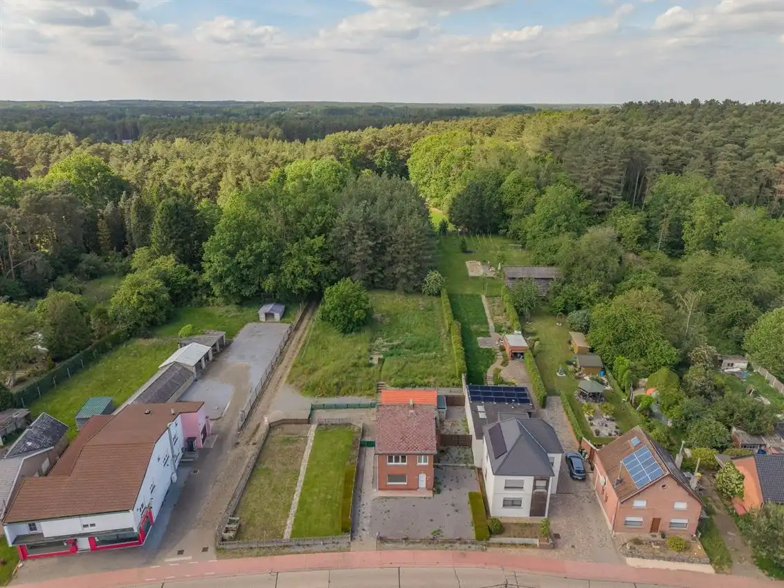 Karaktervolle woning met grote tuin, bijgebouwen en uitbreidbaar zoldervolume op een verrassend diep perceel foto 37