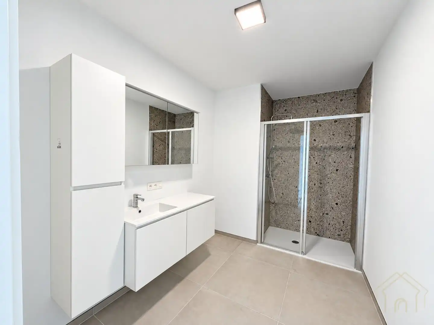 Nieuw appartement met 2 slaapkamers, garage en parkeerplaats, perfect gelegen in Menen - Te huur! foto 7