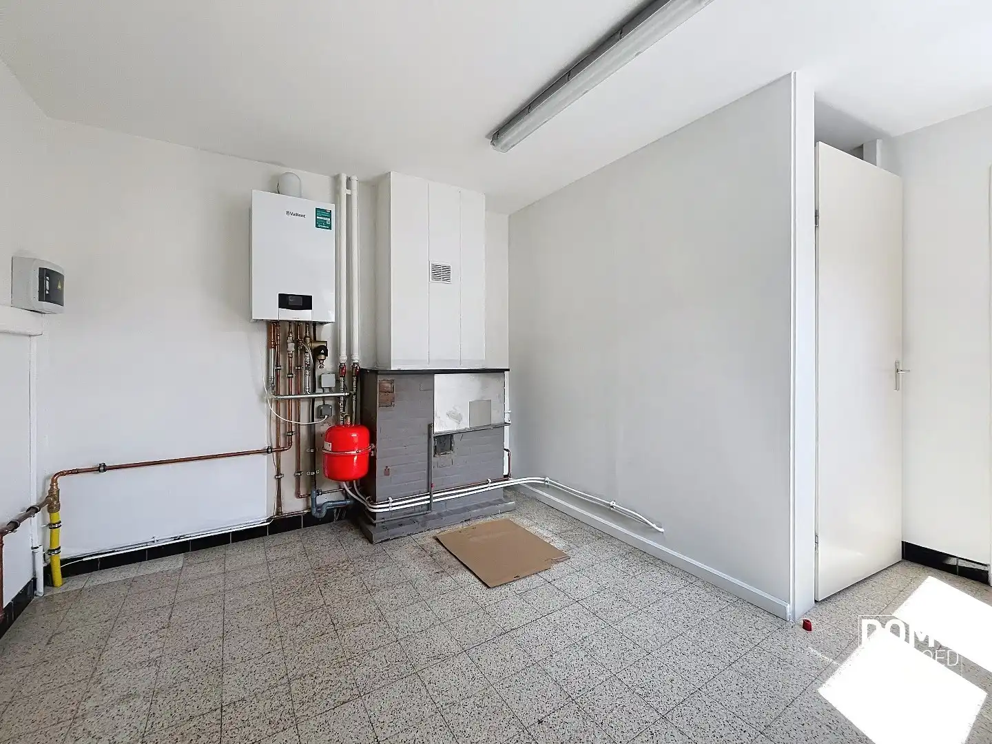 RUIME WONING MET TUIN, GARAGE & 3 SLAAPKAMERS RUSTIG GELEGEN LANGS HET KANAAL MET EPC C TE BERINGEN foto 9