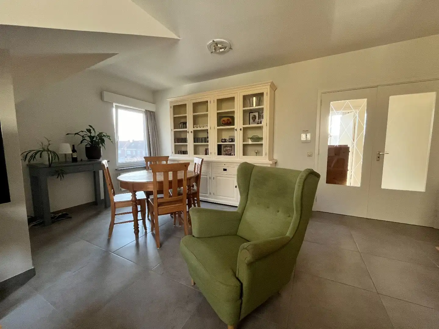 Hedendaags appartement met garage foto 5