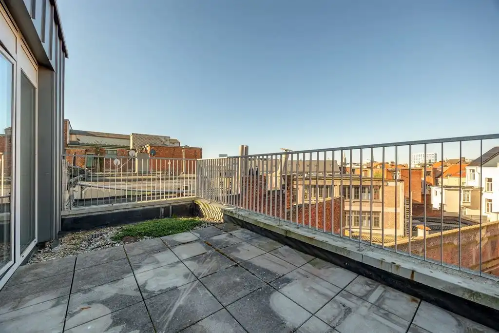 Recent appartement met groot zonneterras pal aan Park Spoor Noord foto 2