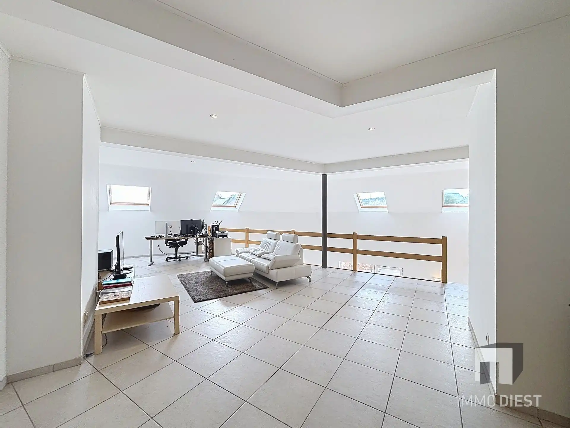 Knap duplexappartement badend in licht op gunstige ligging in Zichem. foto 16