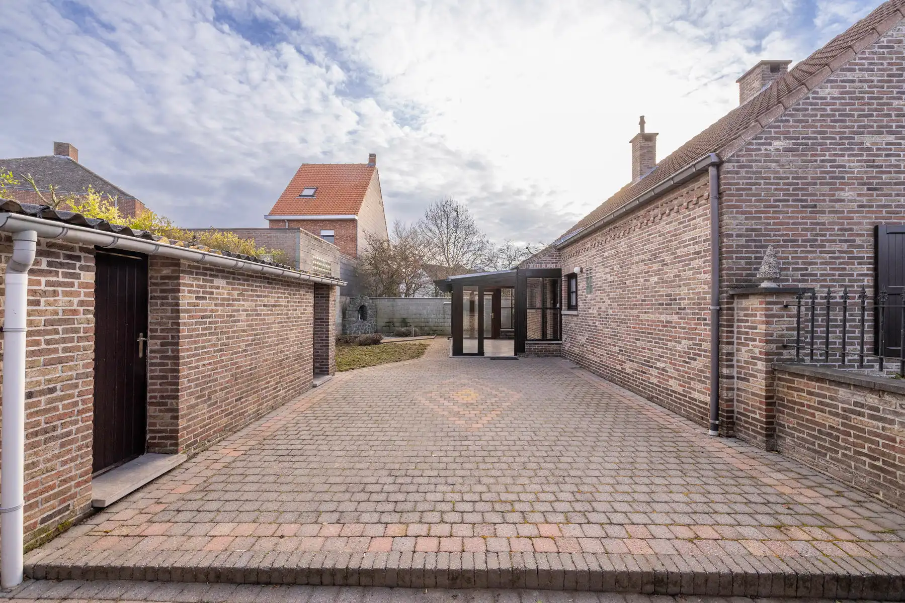 Open bebouwing met 3slpk, tuin en garage foto 21