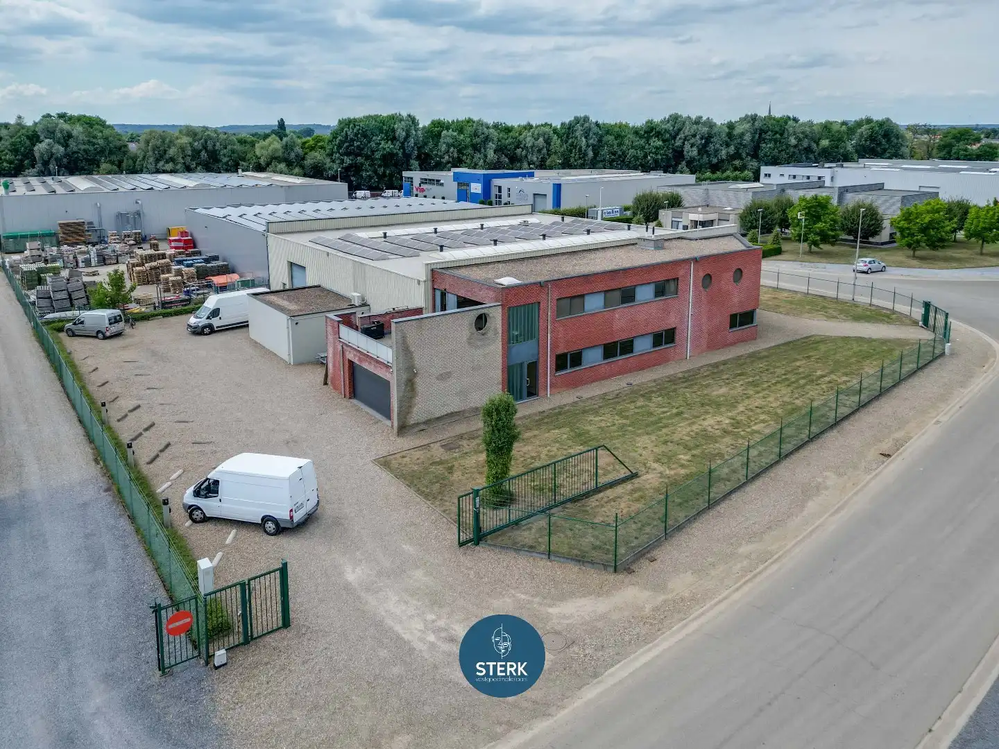 VEELZIJDIG INDUSTRIEPAND MET INSTAPKLAAR APPARTEMENT TE MAASMECHELEN ! foto 4