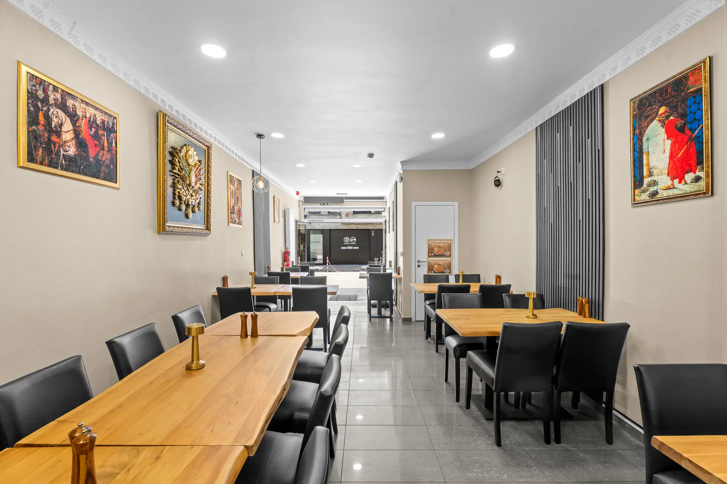 Unieke kans: Goeddraaiende pizzazaak met appartement! foto 2