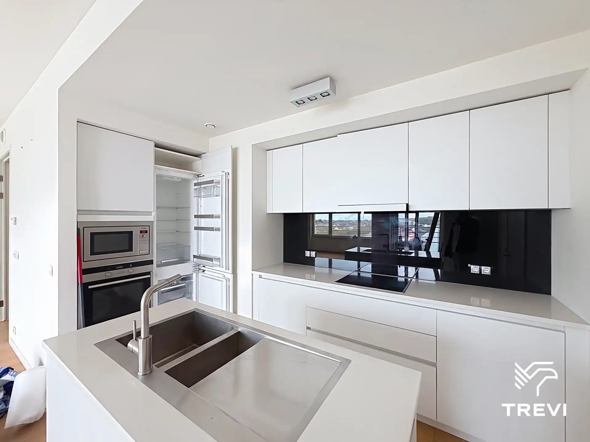 BRUSSEL, Schitterend 2-slaapkamerappartement Upsite-toren! foto 4