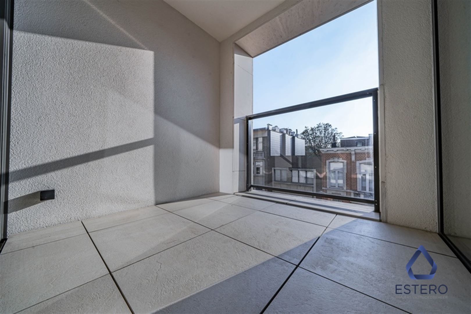 Modern 1-slaapkamerappartement met zonnig terras foto 5