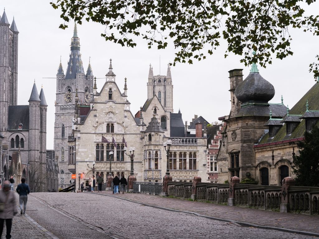 Op te frissen stadswoning op het Sint-Michielsplein in het historisch centrum van Gent foto 15