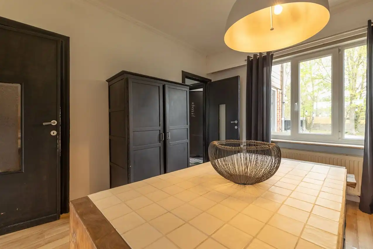 Centraal gelegen woning met garage, 3 slpk. en tuin foto 9