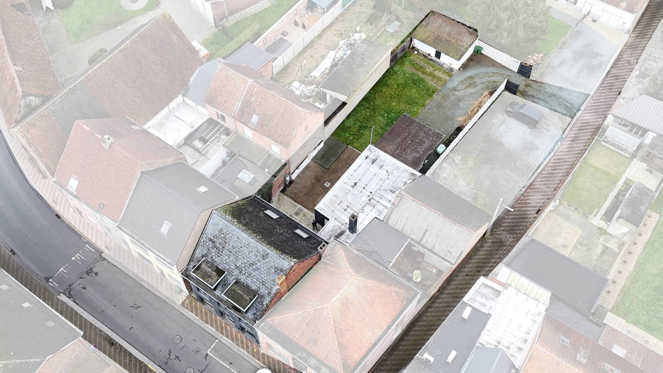Veelzijdig pand: handelsruimte met woonst & parkeerplaatsen foto 2