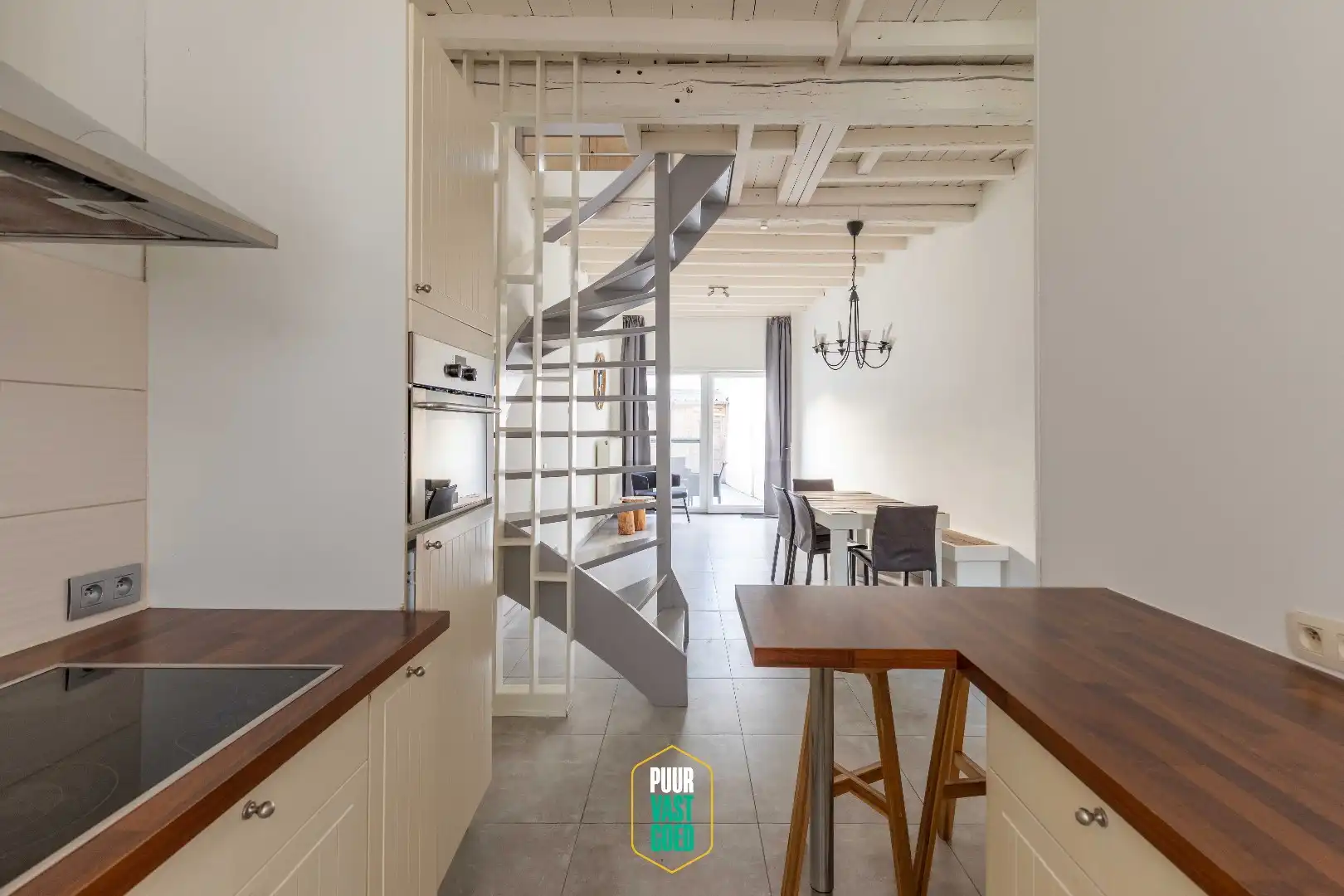 Charmante, vernieuwde woning nabij Smedenpoort foto 8