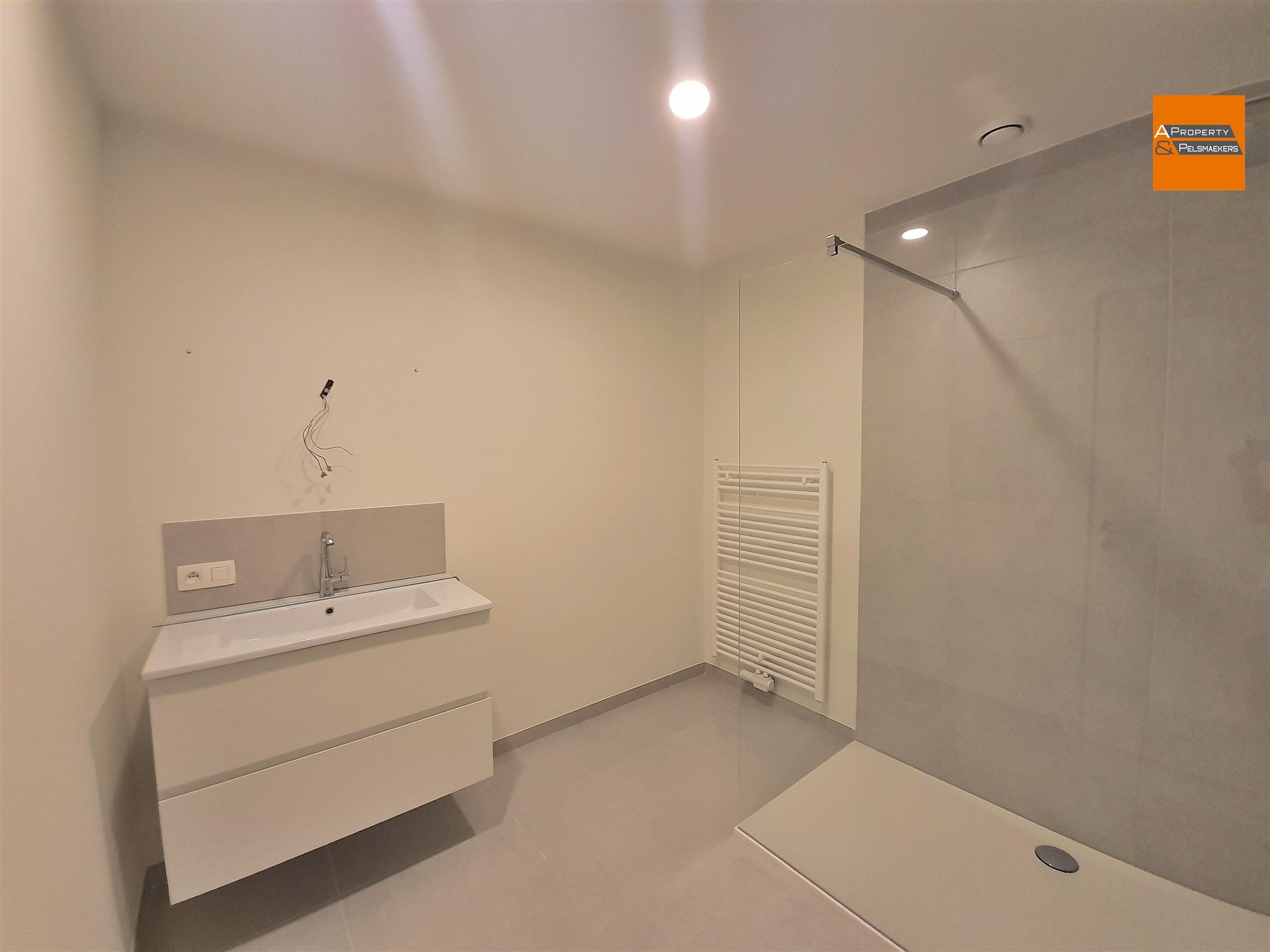 Nieuwbouw woning met 3 slaapkamers en tuin op toplocatie foto 25