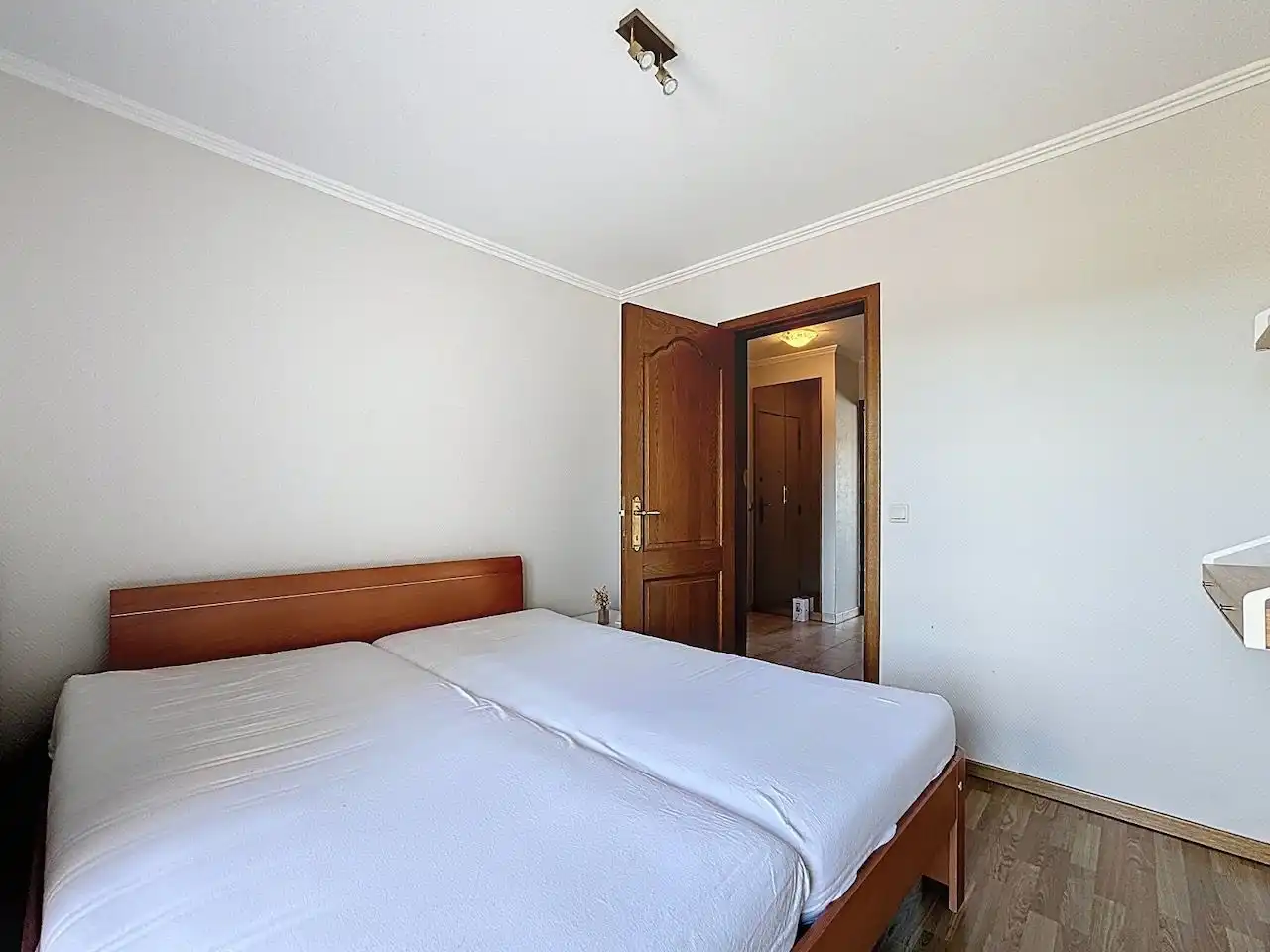 Ruim en functioneel appartement met drie slaapkamers vlakbij het Vissershuldeplein te Heist foto 15