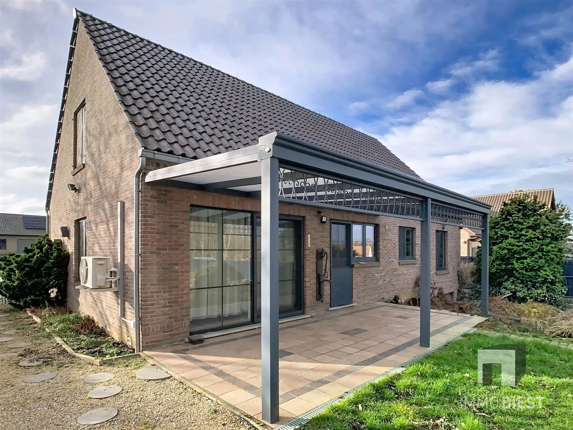 Instapklare woning op ca. 53 are met bijgebouw met dubbele garage. EPC 104 kWh/m²/jaar (bijna A-label) foto 3
