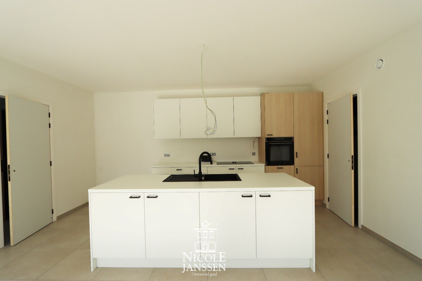 Gelijkvloers nieuwbouwappartement met tuintje en drie autostandplaatsen foto 4