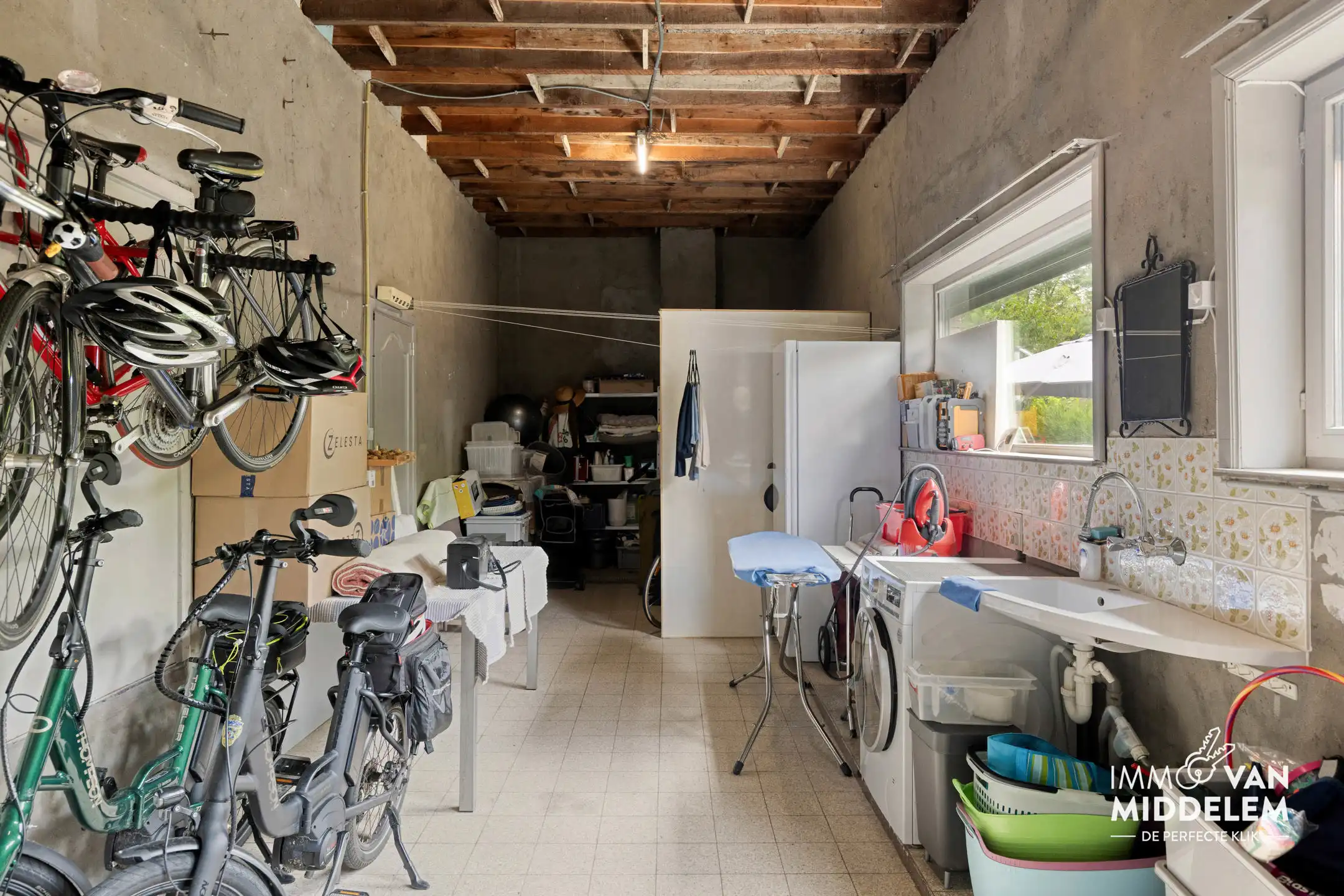 RUIME BUNGALOW MET 4 SLAAPKAMERS, GARAGE EN TUIN foto 27