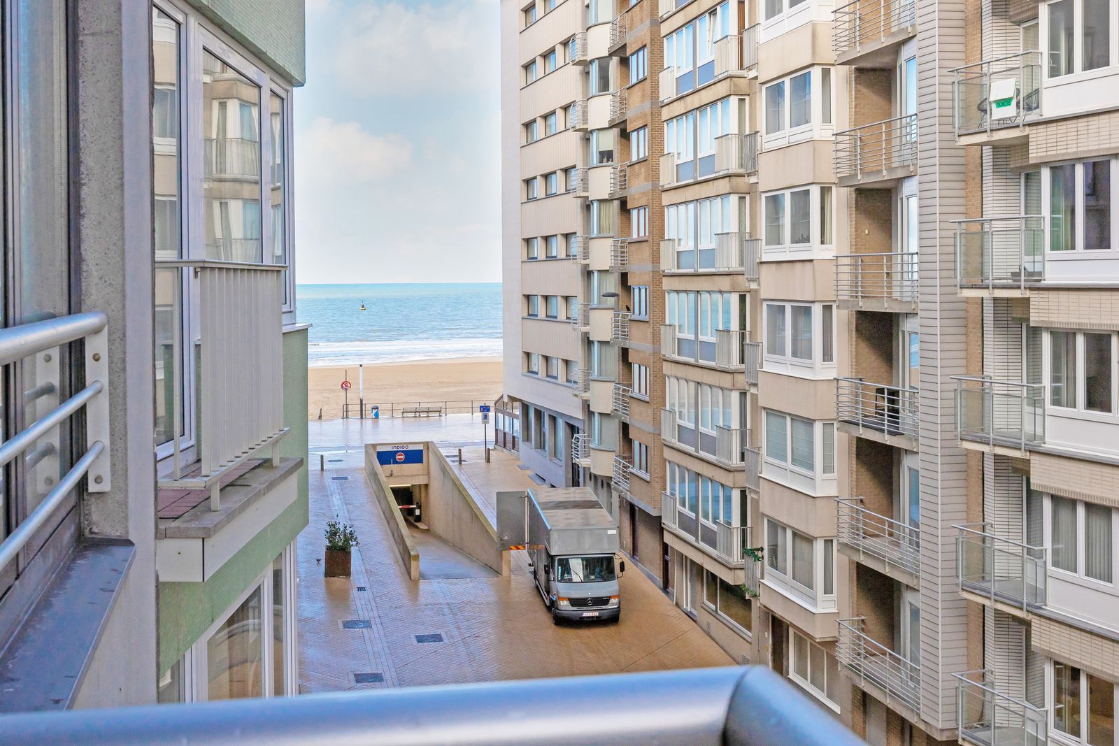 Ruim hoekappartement met 3 slpk pal aan het strand foto 6