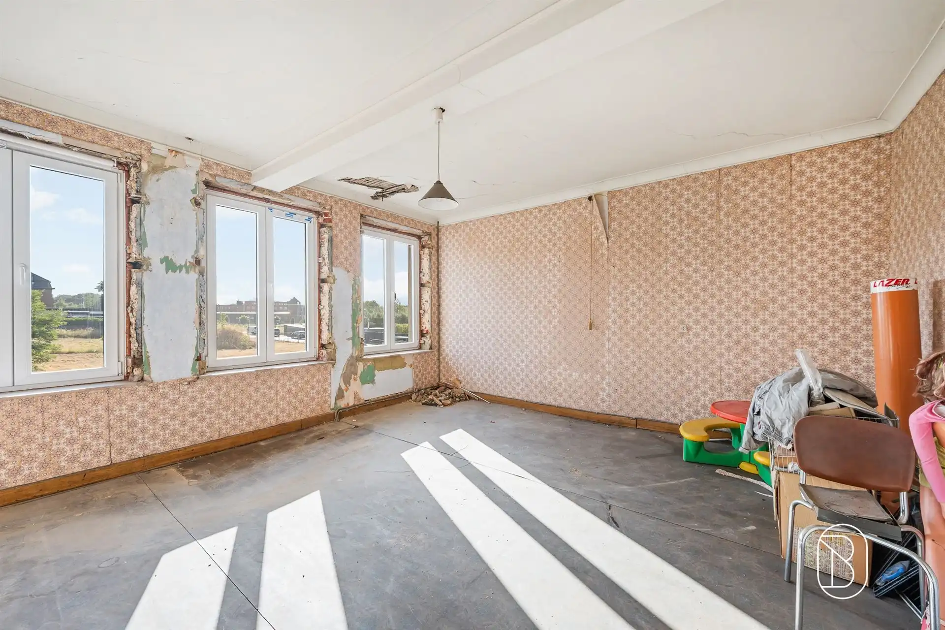 Commercieel gelegen winkel, woonst, magazijn en bouwgrond foto 18