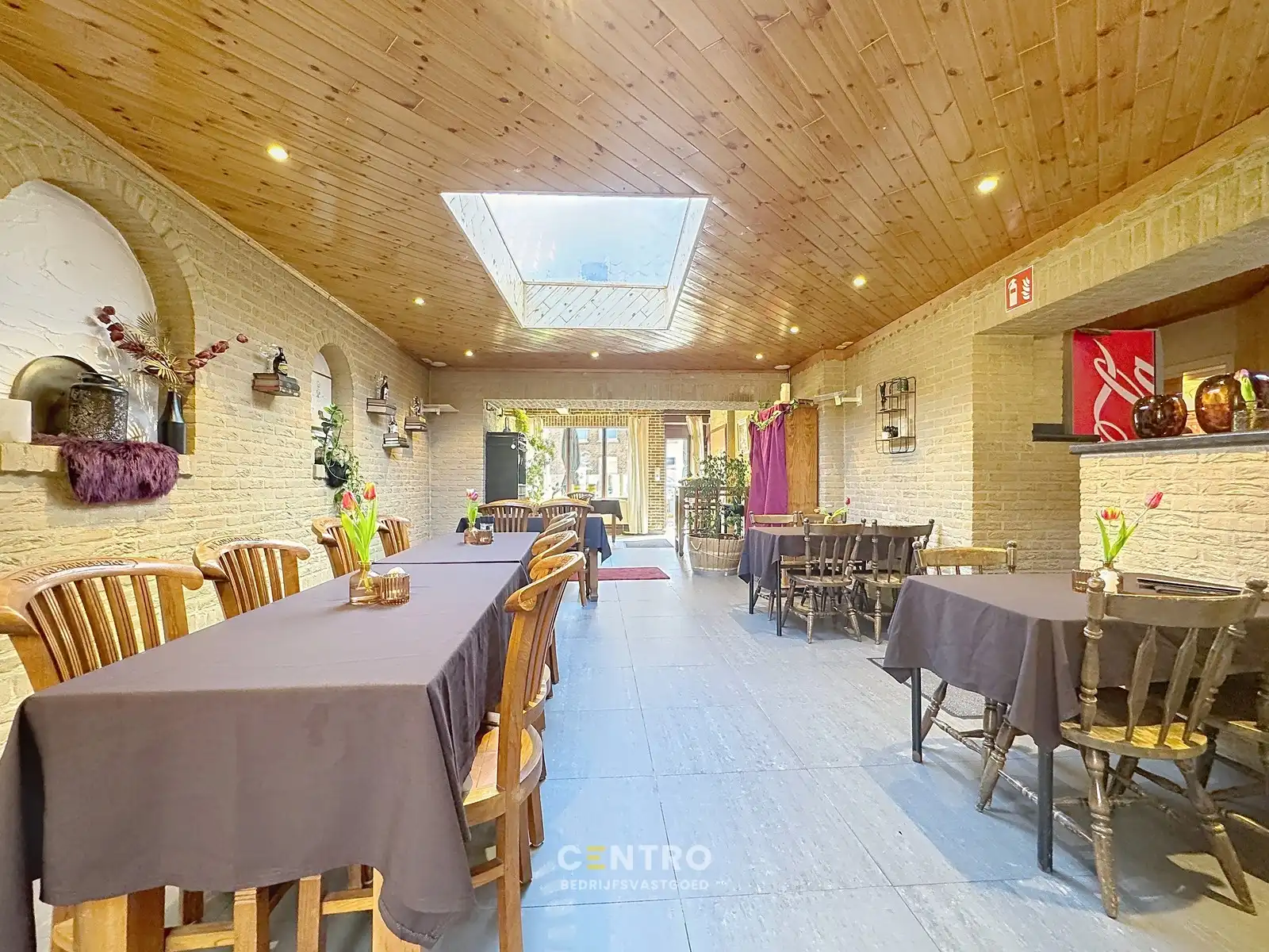 Unieke horecazaak te koop mét woongelegenheid (3 slpkms) en buitenterras in het toeristische hart van Brugge! foto 11