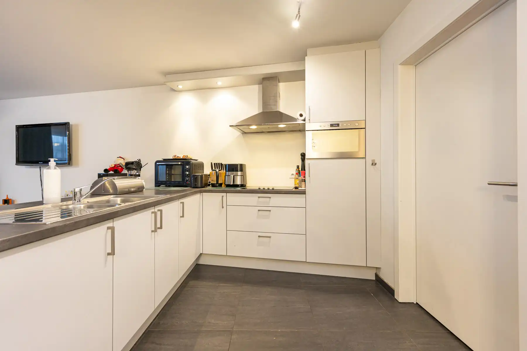 Instapklaar gelijkvloers appartement (97 m²) + parkeerplaats foto 9