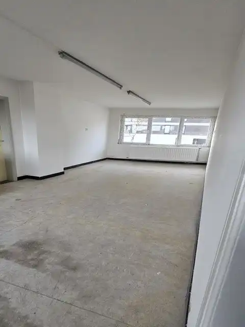 Ruim handelspand op ideale locatie foto 7